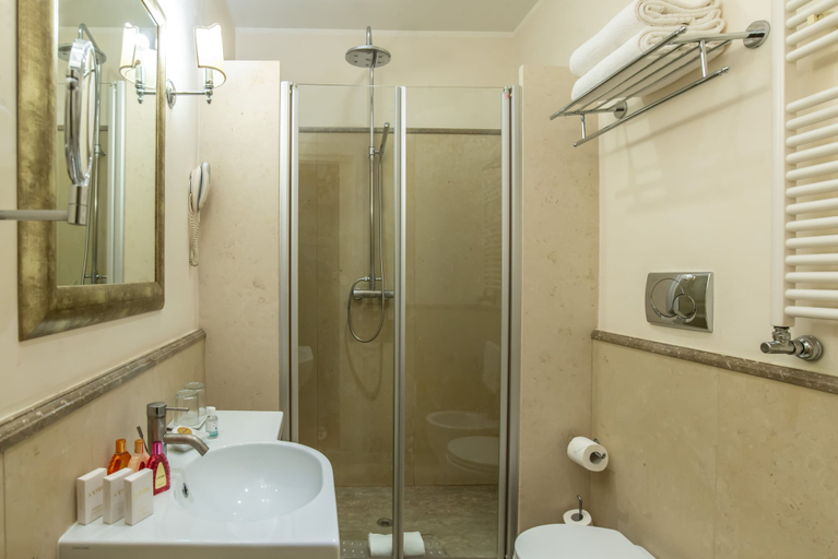 Bathroom 3, Donna Camilla Savelli, Rome
