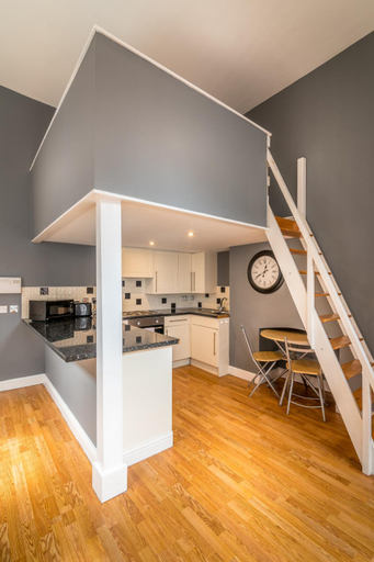 Others 3, 1 Bed Old Town City Studio near Theatre Suit Work or Leisure, Kingston upon Hull