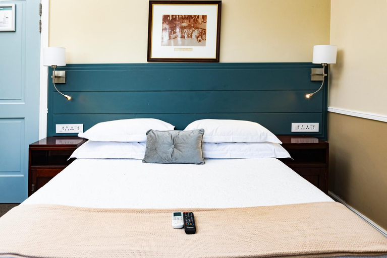 Bedroom 3, Queen’s Hotel by BON Hotels, Eden