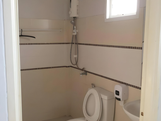 Bathroom 2, Srisawat Home Bungalow, Mueang Krabi