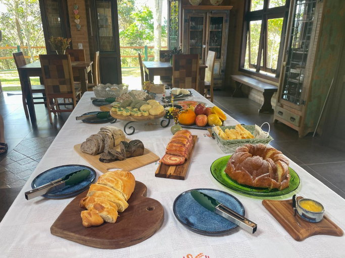 Food & Drinks 4, Magnificat Cottage, Cunha