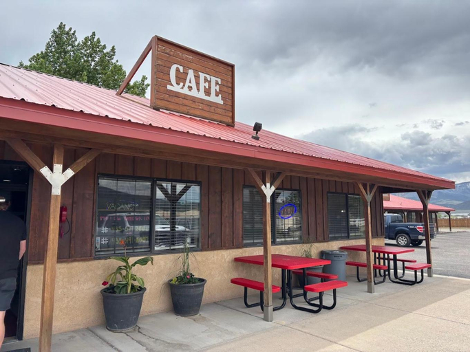 Restaurant, Butch Cassidy Resort, Piute