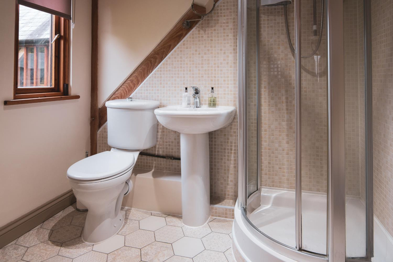 Bathroom 3, North Downs Barn, Kent