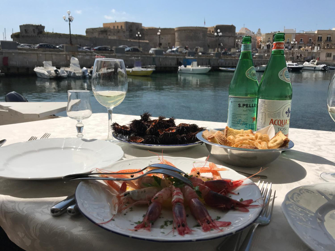 Food & Drinks
