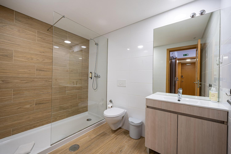 Bathroom 4, Central Suites 3, São João da Madeira