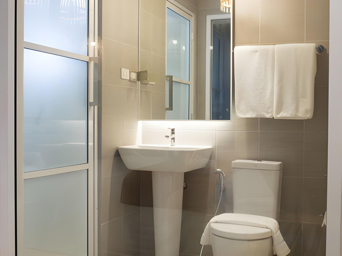 Bathroom 4, LaRio Hotel Krabi, Mueang Krabi