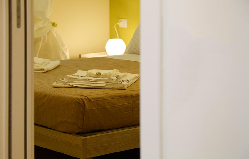 Others 2, C.A.V. B&B Curiel20, Milano