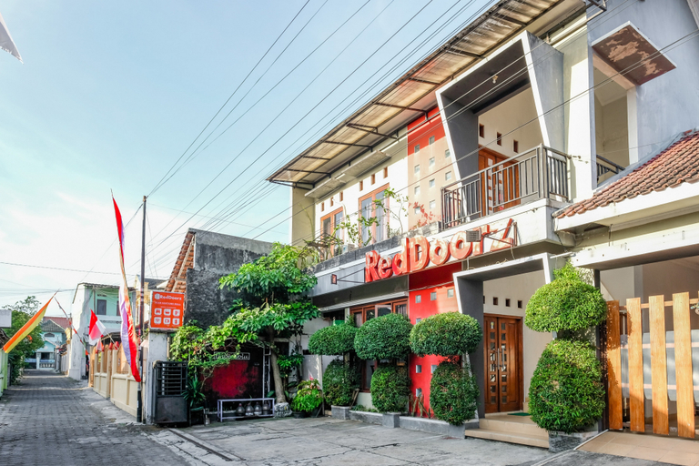 Exterior & Views 2, RedDoorz near Hartono Mall, Sleman