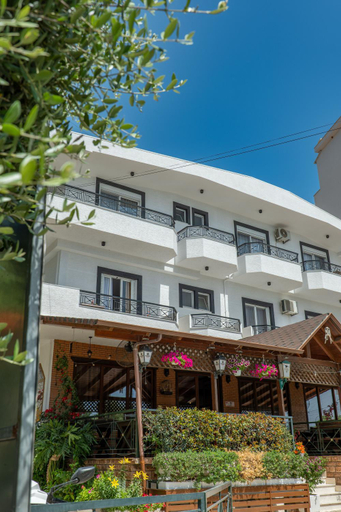 Others 5, Sunkissed Hotel, Sarandës