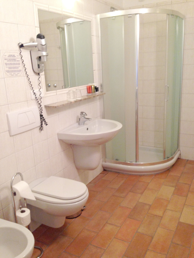 Bathroom 4, Roma Hotel, Praha 1
