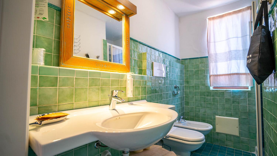 Bathroom 4, Hotel Costa Paradiso, Olbia-Tempio