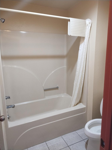 Bathroom 3, Howards Inn Motel, Saint Landry