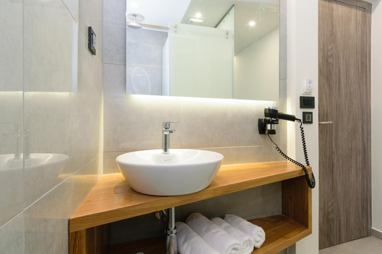 Bathroom 5, Renieris Hotel, Crete