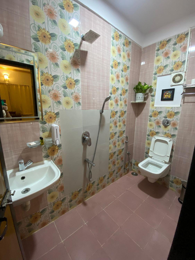 Bathroom 2, Laliguras Villa Beachside Escape - 100m from Candolim Beach, North Goa