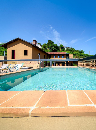 Sport & Beauty 5, Foresteria del Castello di Perno - Rooms with Stunning Langhe Views at a Barolo Winery, Cuneo