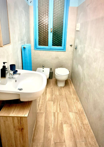 Bathroom 3, Apartment Odesos, Venezia