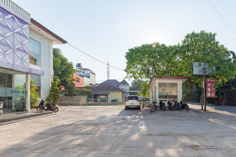 Exterior & Views 2, RedDoorz near Goa Sunyaragi, Cirebon