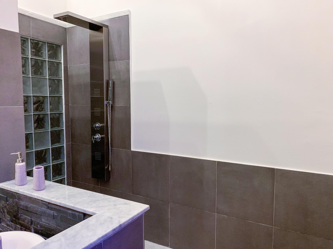 Bathroom 5, Liberty Suites, Palermo