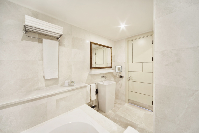 Bathroom 4, Grand Hotel de Pera, Beyoğlu
