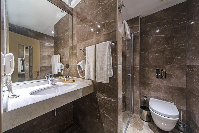 Bathroom 4, Redmont Hotel, Beşiktaş