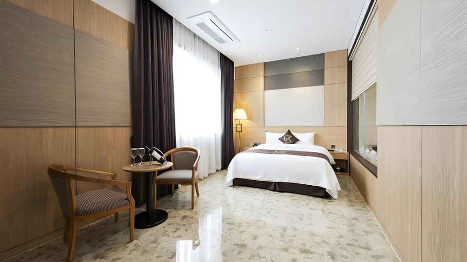 Bedroom 2, Gold River Hotel, Geum-cheon