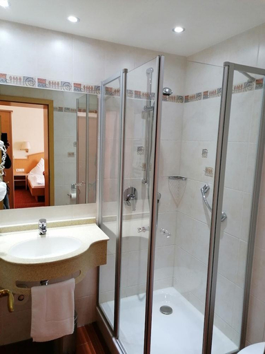 Bathroom 3, Landgasthof Niebler, Erlangen-Höchstadt