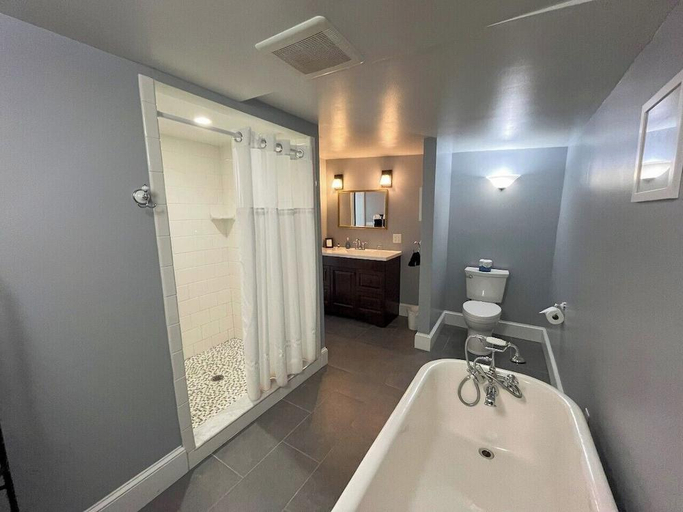 Bathroom 3, Saltair Inn Waterfront B&B, Hancock