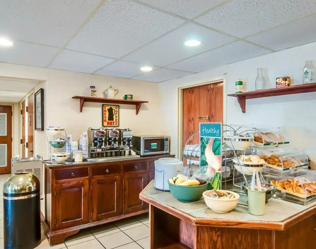 Food & Drinks 3, Suburban Studios Christiansburg - Blacksburg, Montgomery