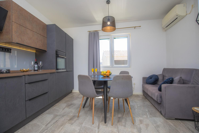 Others 5, APARTMANI SLAMIC, Primošten