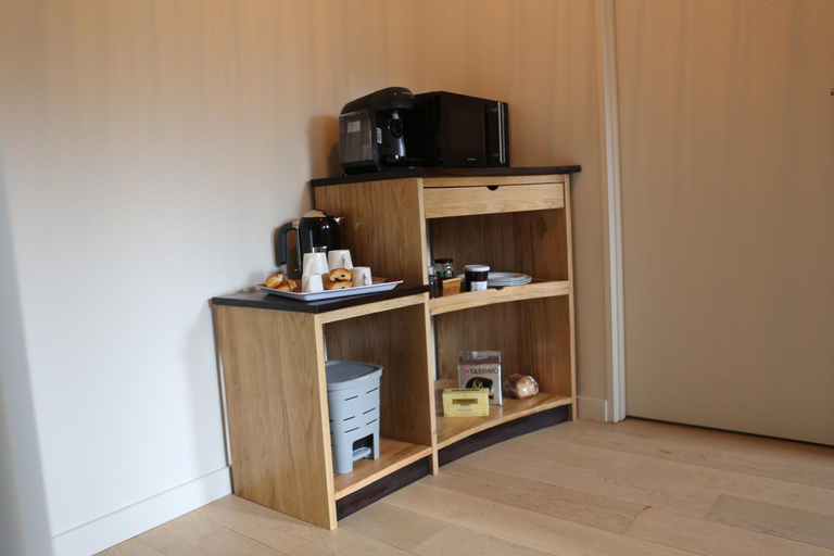 Others 5, Chambres avec salle de bain et petit dejeuner chez JP&Josy, Gironde