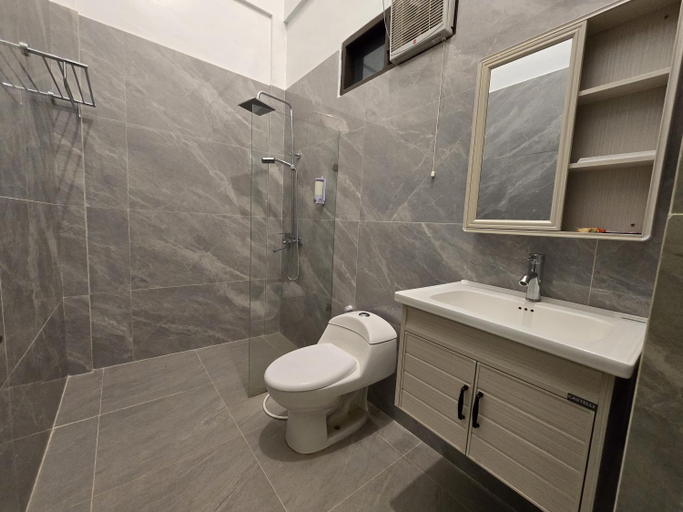 Bathroom 5, Thomas Retreat, Langkat