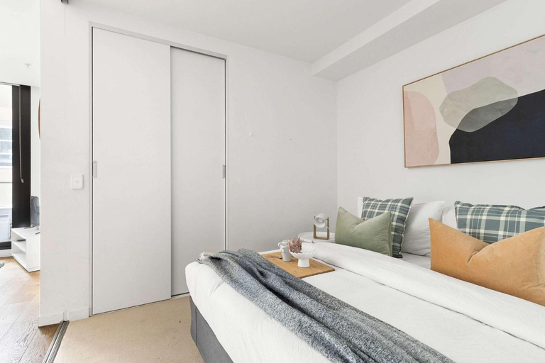 Bedroom 2, A Stylish & Comfy 2BR Apt Near Southern Cross, Melbourne