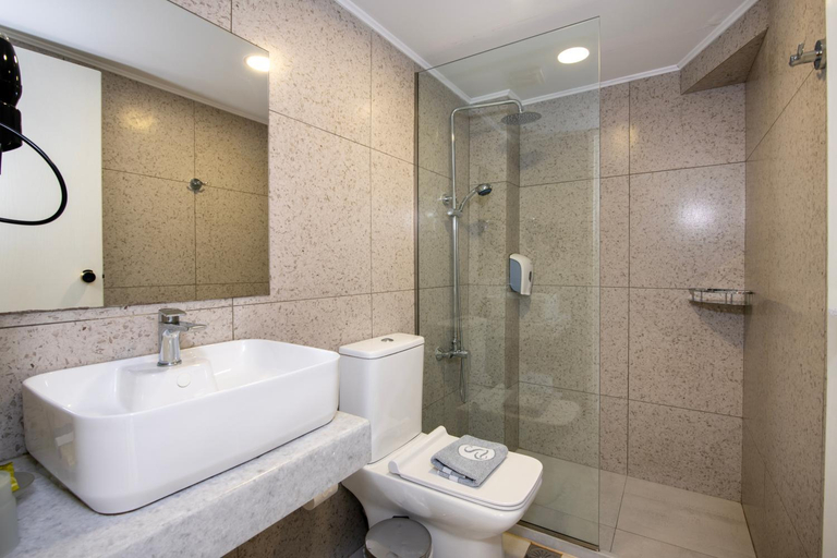 Bathroom 5, Selini Suites & Waterpark, Crete