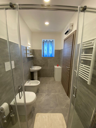 Bathroom 3, GuestHouse Affittacamere Padre Pio MORCONE CENTRO, Benevento
