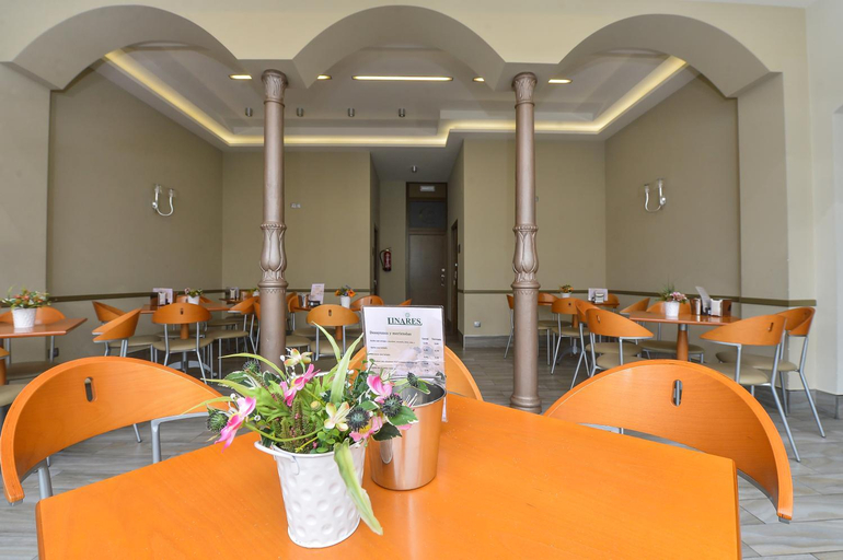 Others 4, Hostal Linares, Lugo