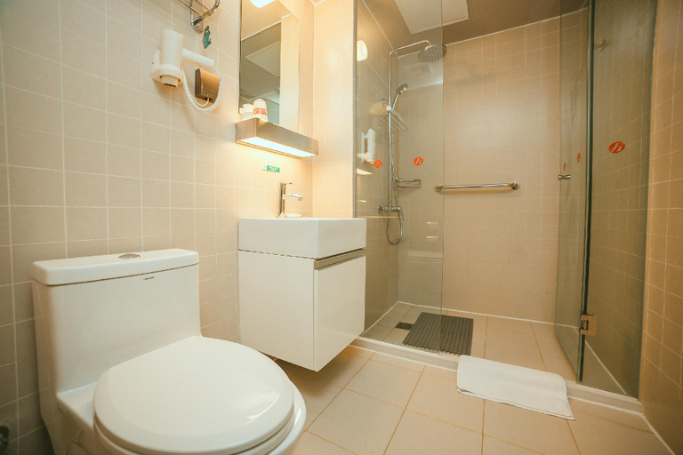 Bathroom, Jinjiang Inn Select Yangzhou Slender West Lake Dongguan Street, Yangzhou