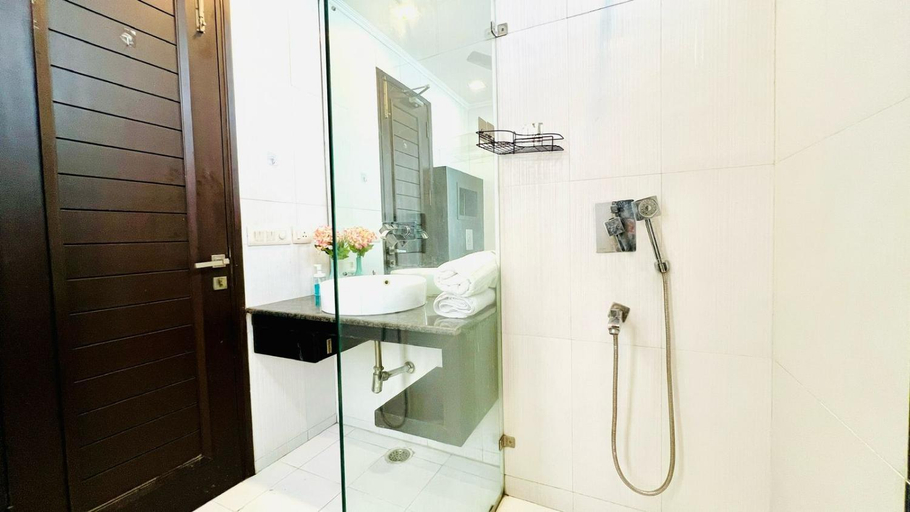 Bathroom 2, Olive Service Apartments Greater Kailash, Delhi