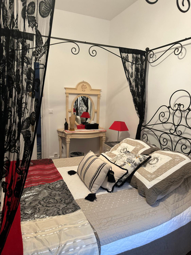 Others 5, Chateau Mesdames, Tarn