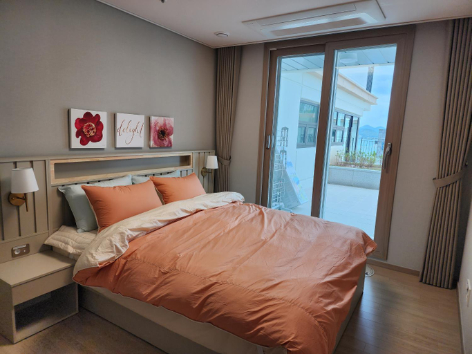 Bedroom 2, Ungcheon Hotel Travel Bag, Yeosu