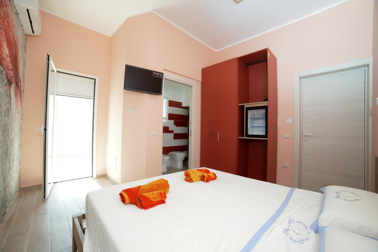Bedroom 2, Mary Lucy, Lecce