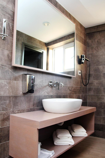 Bathroom 5, Renieris Hotel, Crete