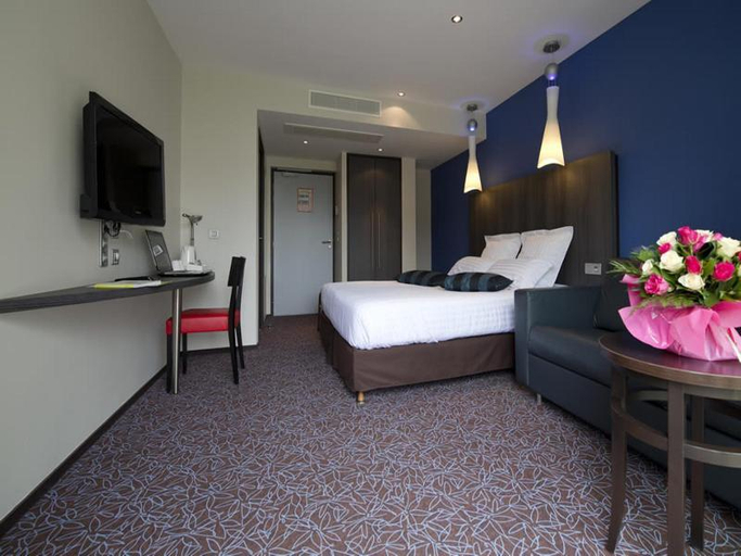 Bedroom 3, Logis Hotel Victor Hugo & Spa, Doubs