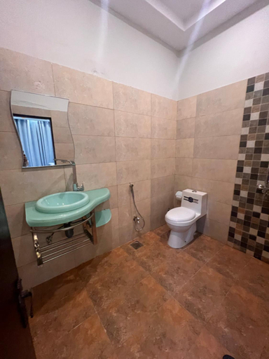 Bathroom 4, Gulberg Inn Hotel, Lahore