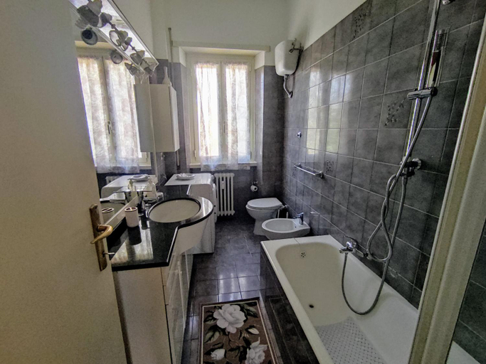 Bathroom 3, Double- Room Basilica San Paolo, Roma