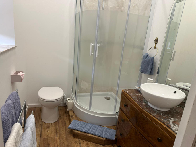 Bathroom 3, Chateau Mesdames, Tarn