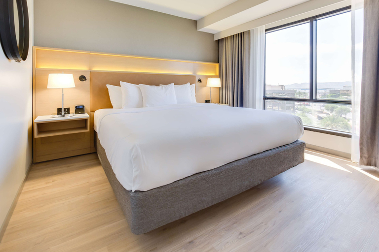 Bedroom 3, Radisson Hotel Seattle Airport, SeaTac