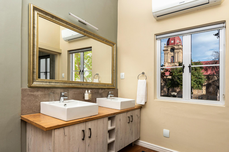 Bathroom 5, Queen’s Hotel by BON Hotels, Eden