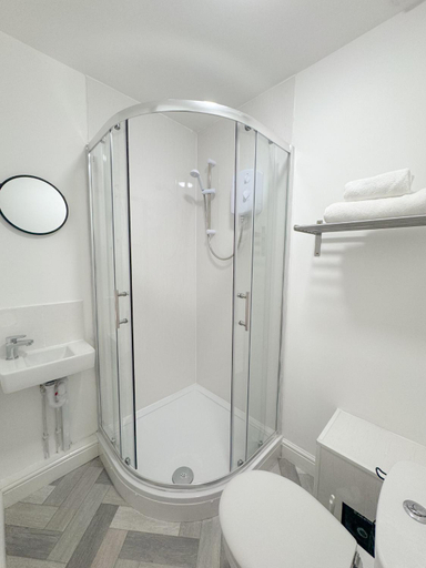 Bathroom 2, Napier Retreat Ensuite Rooms, Middlesbrough