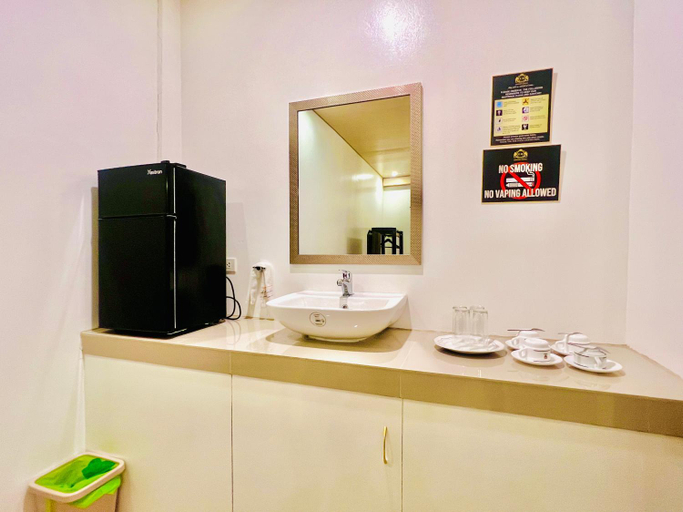 Bathroom 5, E&R Airport Hotel, Sibulan