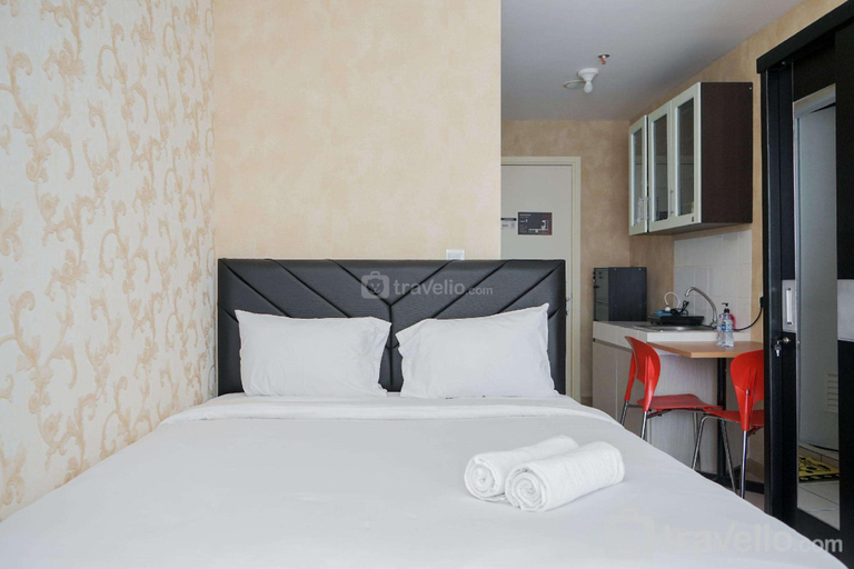 Bedroom, Fancy & Comfy Studio M-Town Residence By Travelio, Tangerang